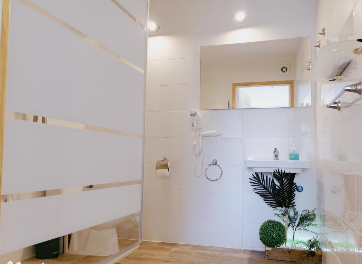 Barcelona Coronahostal Badalona Extérieur photo